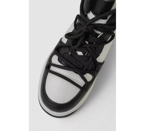 Кроссовки женские, цвет черно-белый, 243R721