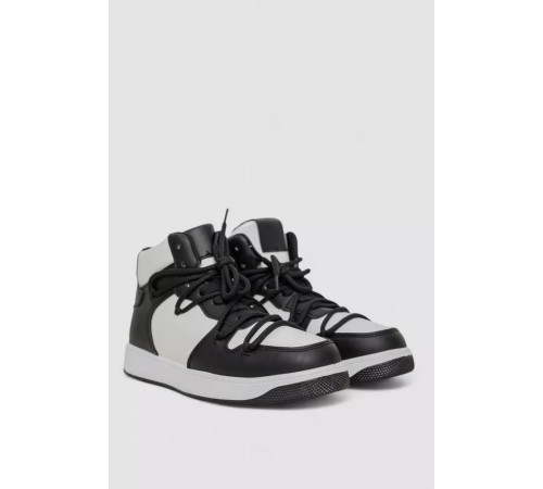 Кроссовки женские, цвет черно-белый, 243R721