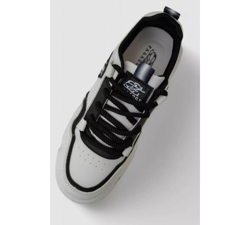 Кроссовки мужские демисезонные, цвет черно-белый, 243RHK18