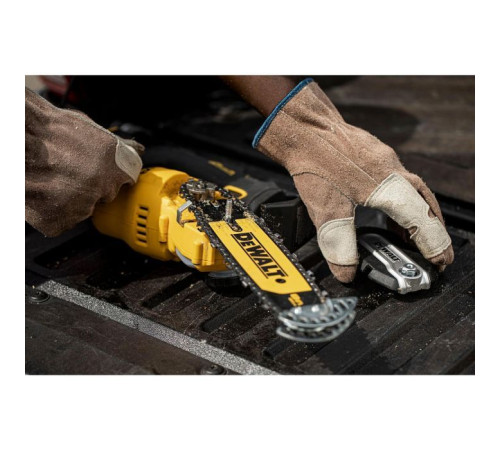 Ланцюгова пила DeWALT міні, 18 XR Li-ion 5Ah, безщіткова, шина 20 см (DCMPS520P1)