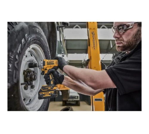 Гайковерт DeWALT 18 В XR Li-lon, 812 Нм, 2 АКБ, ЗУ, чехол (DCF891P2G)