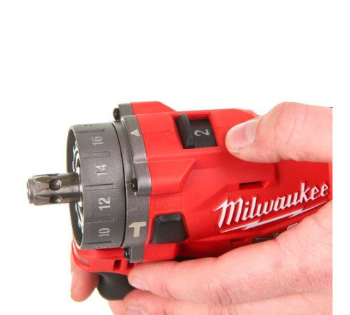 Шуруповерт Milwaukee M12 FPDXKIT-202X, 44Нм, 2x2Ач, 2 насадки, кейс (4933464138)