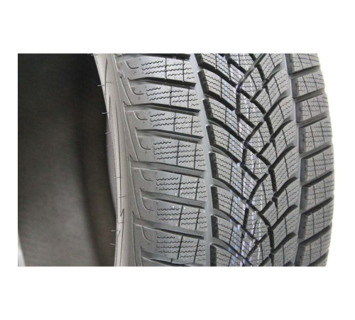 Шина Goodyear Ultra Grip Performance NA0 245/35R20 95V Gen-1 XL