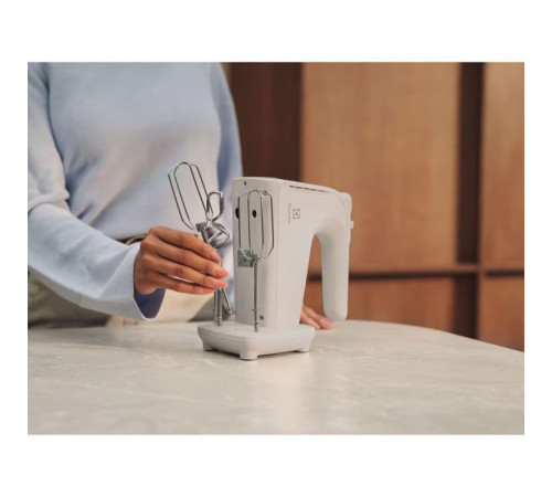 Міксер Electrolux EHM4W