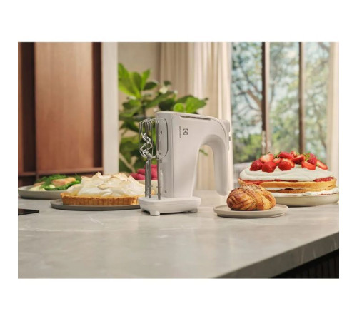 Міксер Electrolux EHM4W