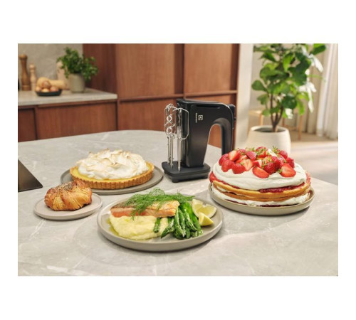 Миксер Electrolux EHM4B